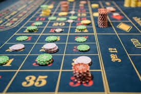 Simbol keamanan data dalam konteks privasi digital modern